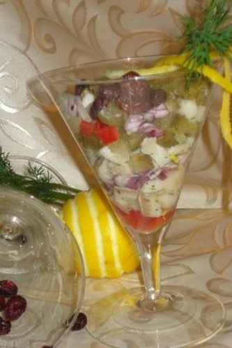 Sałatka śledziowa z kaparami i żurawiną