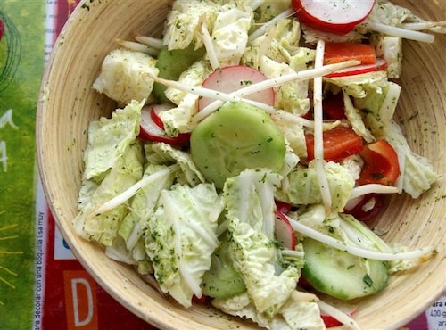 Przepis na Sałatka wiosenna z kiełkami Sałatka wiosenna z kiełkami