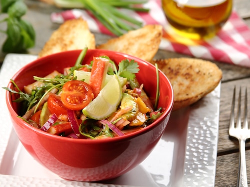 Sałatka z awokado i surimi