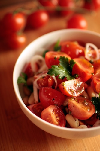 Sałatka z białą fasolą