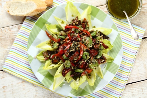 Sałatka z bobem i kiełbasą chorizo