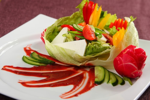 Przepis na Sałatka z sosem malinowym Sałatka z sosem malinowym