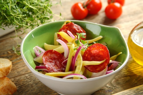 Sałatka z fasolką szparagową i chorizo