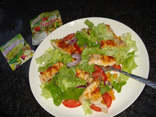 Sałatka z grillowaną piersią kurczaka