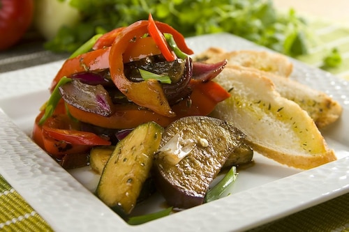 Przepis na Sałatka z grillowanych warzyw Sałatka z grillowanych warzyw