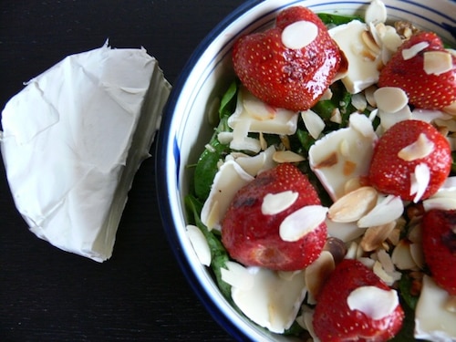 Przepis na Sałatka z grillowanymi truskawkami Sałatka z grillowanymi truskawkami