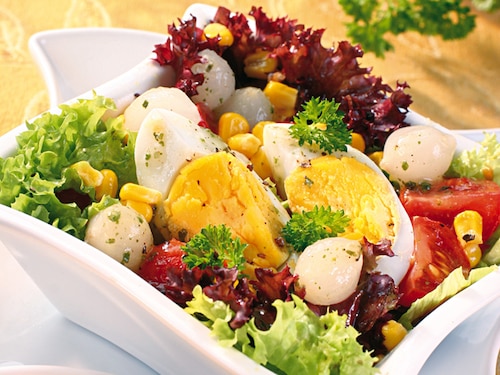 Przepis na Sałatka z jajkiem i kukurydzą Sałatka z jajkiem i kukurydzą