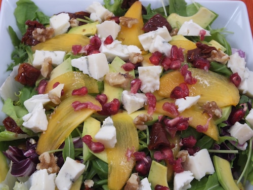 Sałatka z kaki i sera gorgonzola