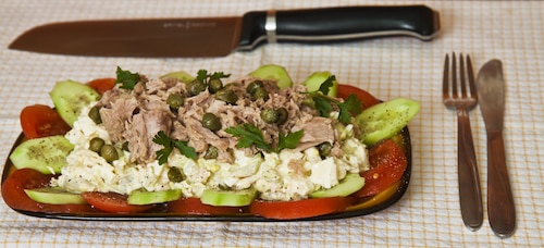 Sałatka z kapusty pekińskiej z tuńczykiem