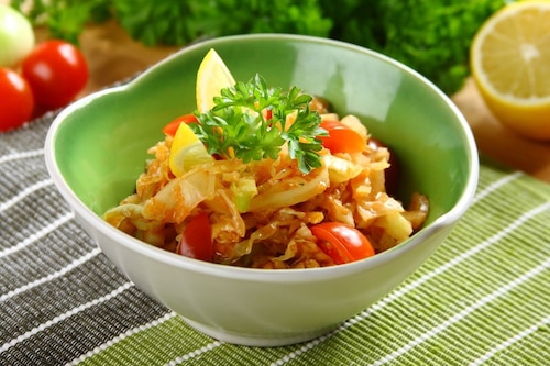 Przepis na Sałatka z kapusty włoskiej po hiszpańsku Sałatka z kapusty włoskiej po hiszpańsku