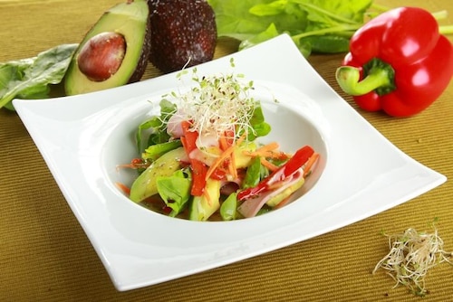 Przepis na Sałatka z kiełkami i awokado Sałatka z kiełkami i awokado
