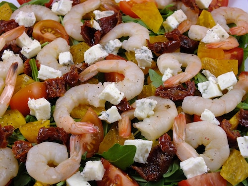 Sałatka z krewetkami, kaki i gorgonzolą