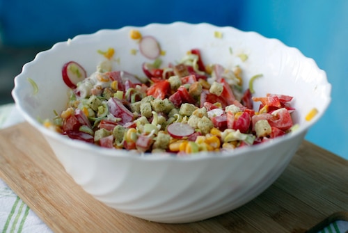 Sałatka z kukurydzą w sosie majonezowym