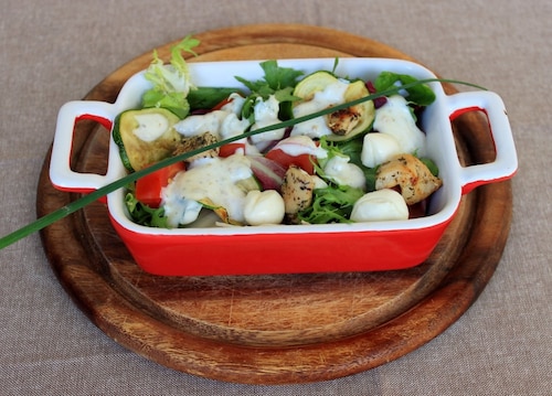 Sałatka z kurczakiem i mozzarellą