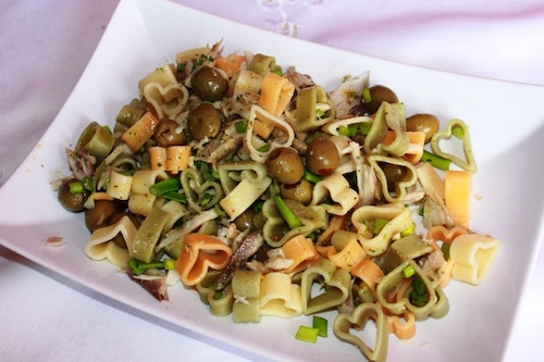 Przepis na Sałatka z makrelą i makaronem Sałatka z makrelą i makaronem