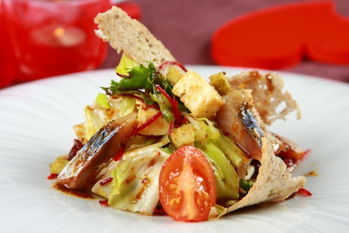 Sałatka z makreli z suszoną żurawiną