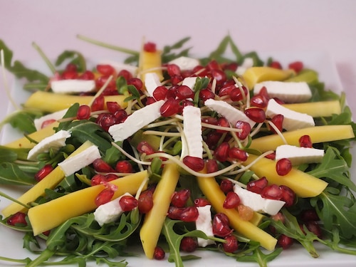 Przepis na Sałatka z mango, kiełkami i ricottą Sałatka z mango, kiełkami i ricottą