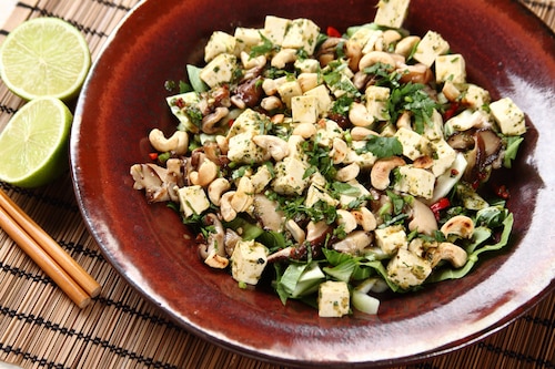 Sałatka z marynowanym tofu