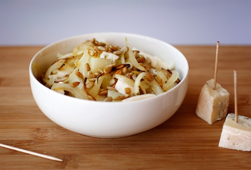 Sałatka z młodych ziemniaków z serem pleśniowym