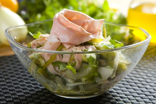 Sałatka z mortadelą