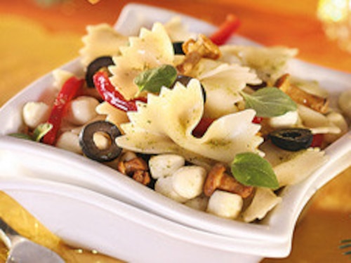 Przepis na Sałatka z mozzarellą i kurkami Sałatka z mozzarellą i kurkami