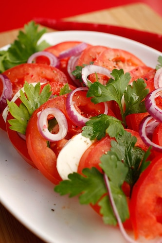 Przepis na Sałatka z mozzarellą Sałatka z mozzarellą