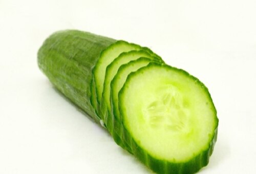 Przepis na Sałatka z pomidorów i ogórków Sałatka z pomidorów i ogórków