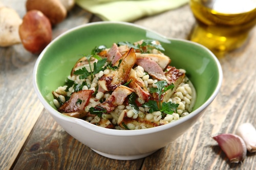 Przepis na Sałatka z prawdziwkami i pęczakiem Sałatka z prawdziwkami i pęczakiem