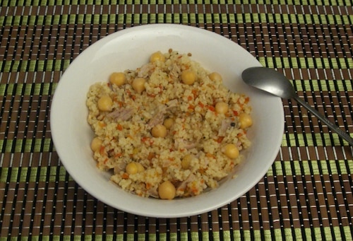 Przepis na Sałatka z quinoa z ciecierzycą i kurczakiem Sałatka z quinoa z ciecierzycą i kurczakiem