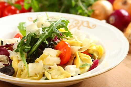 Sałatka z ravioli - VIDEO