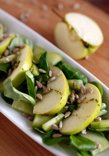 Sałątka z roszponką i jabłkiem