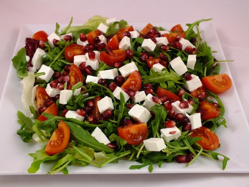 Sałatka z rukolą, granatem i ricottą
