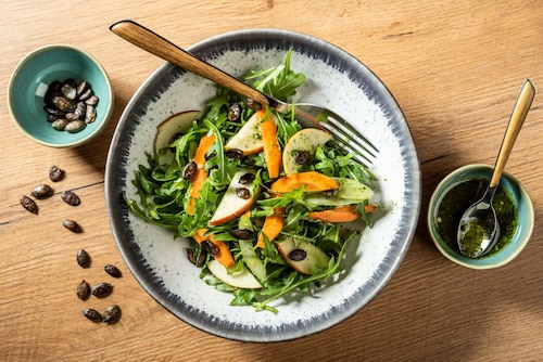 Sałatka z rukolą i selerem naciowym