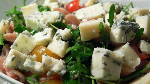 Sałatka z rukolą i serem gorgonzola