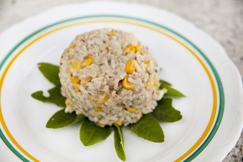 Sałatka z ryżem i tuńczykiem