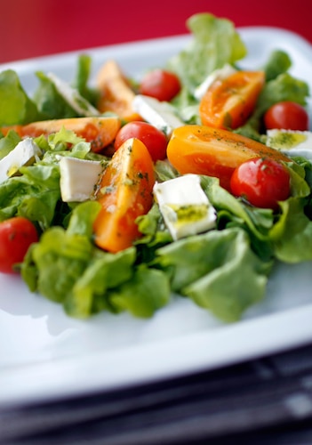 Przepis na Sałatka z serem camembert Sałatka z serem camembert