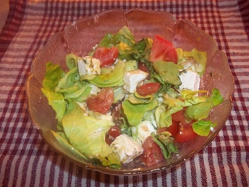 Przepis na Sałatka z serem feta i pomidorami Sałatka z serem feta i pomidorami