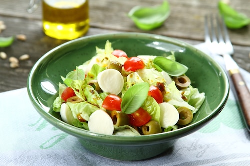 Sałatka z sosem paprykowo-ziołowym