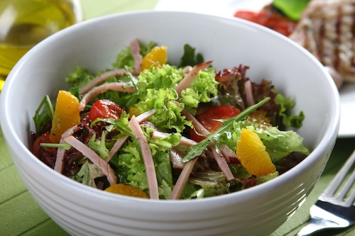 Sałatka z szynką i pomarańczą 