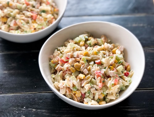 Sałatka z kurczakiem i kukurydzą