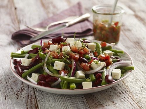 Przepis na Sałatka z zielonej fasolki z pomidorami i serem feta Sałatka z zielonej fasolki z pomidorami i serem feta