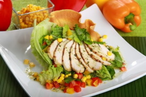 Sałatka z piersią kurczaka