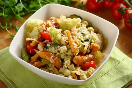 Sałatka ze smażonym schabem  