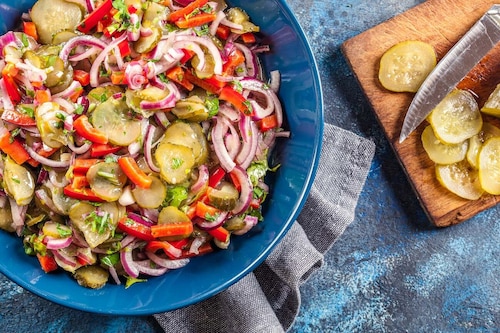 Sałatka z ogórków kiszonych