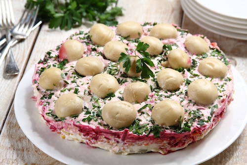 Przepis na Sałatka Leśna Polana a la tort Sałatka Leśna Polana a la tort
