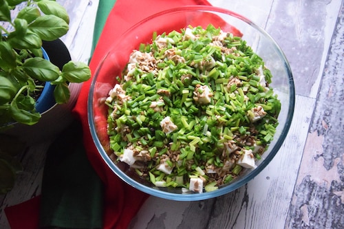 Sałatka ze szpinakiem, boczkiem, selerem naciowym