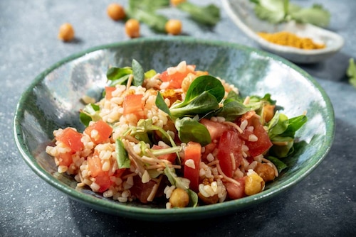 Przepis na Sałatka z kaszą bulgur i prażoną ciecierzycą Sałatka z kaszą bulgur i prażoną ciecierzycą