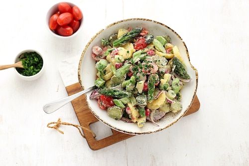 Sałatka grillowa ze szparagami i ziemniakami