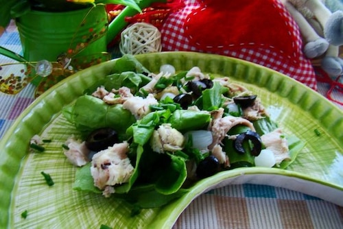 Sałatkaz gotowanym kurczakiem 