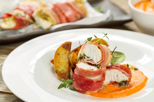 Przepis na Sandacz z sosem z pieczonej papryki – paprykowe aioli Sandacz z sosem z pieczonej papryki – paprykowe aioli